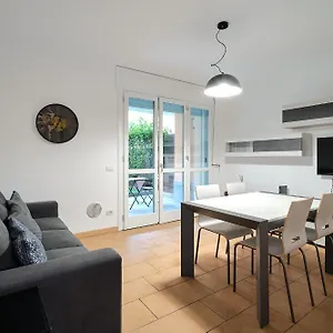 Xenia - Spacious And Bright New Flat With Garden Milano